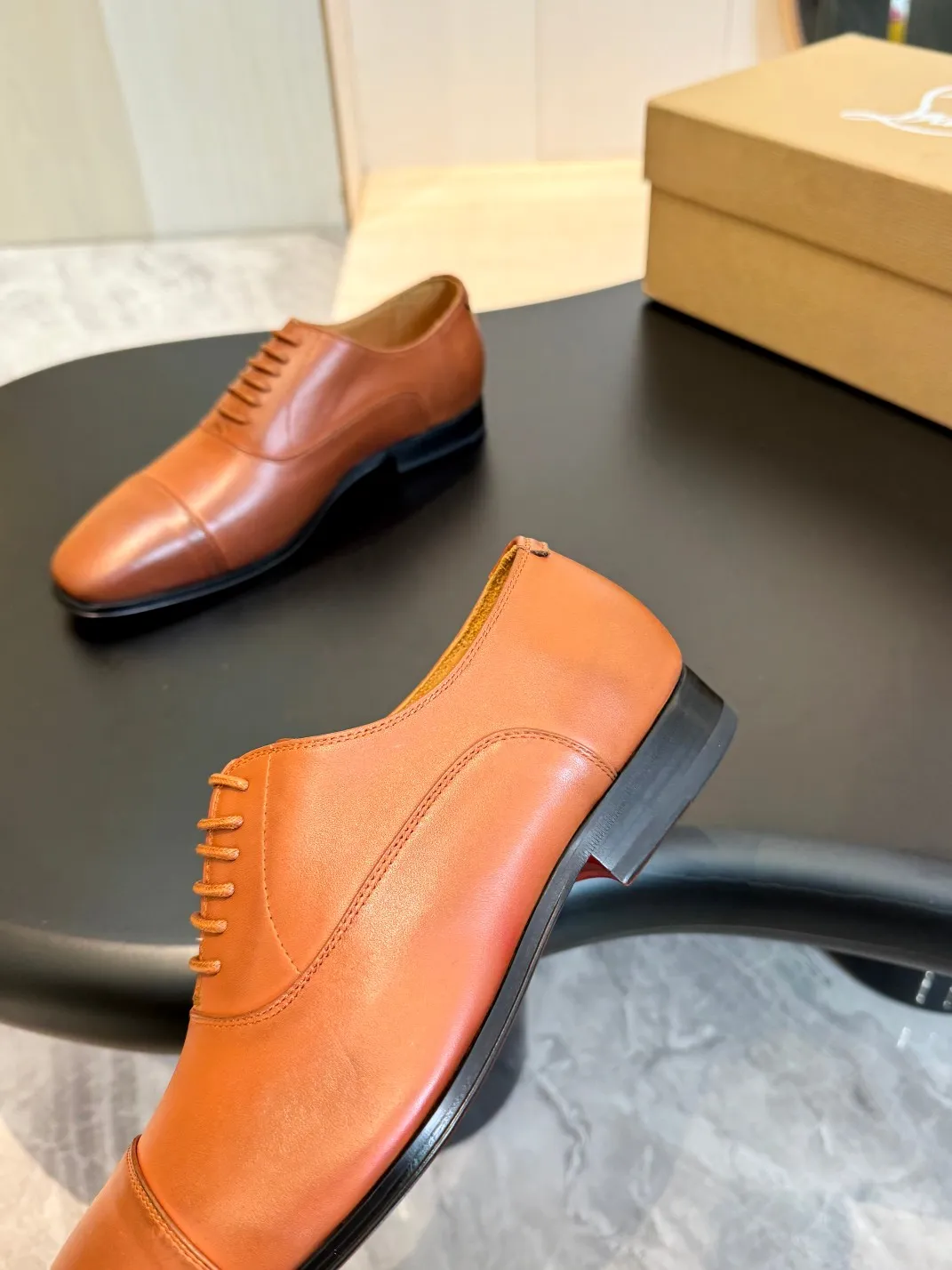 💰960 Christia*.Loubouti* high-end men's business formal leather shoes, original genuine cowhide red sole, imported Italian cowhide outsole, first-layer cowhide, water-dyed cowhide lining, high-end luxury. Size: 39-44 (customized at 38.45.46)✅